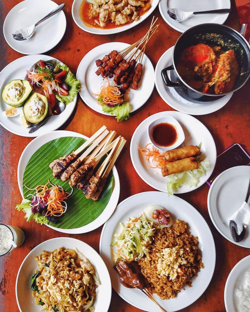 restaurants near w hotel seminyak