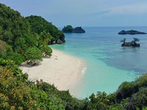 4 Days Misool Raja Ampat : Love Lagoon, Jellyfish Lake to Keramat Cave