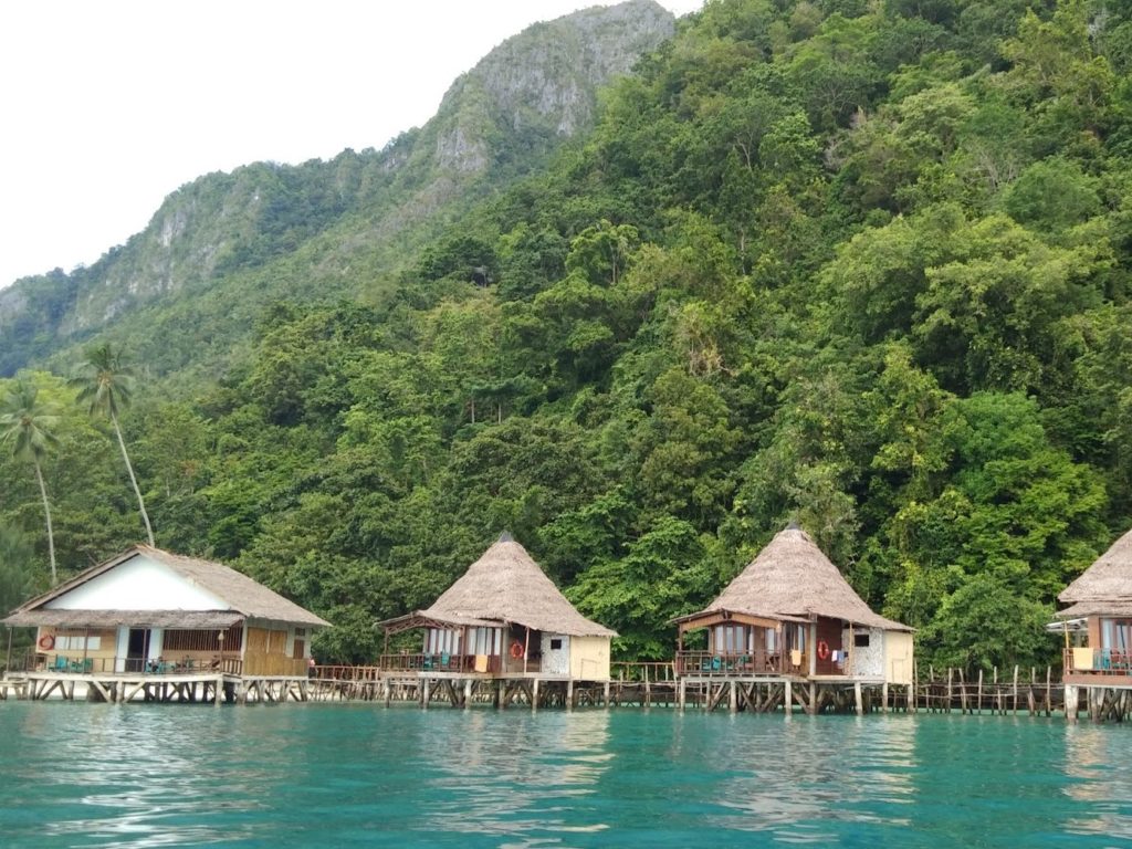 3 Day Seram Island Tour from Ambon: Ora Beach and Saleman Village